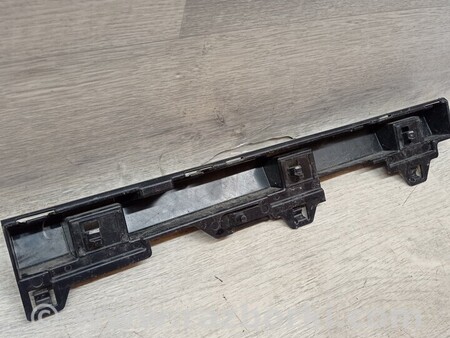 ФОТО Кронштейн кріплення направляюча накладки порога другий правий для BMW 1-Series (все года выпуска) Киев