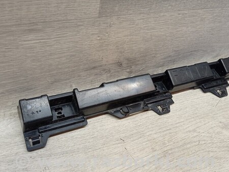 ФОТО Кронштейн кріплення направляюча порога лівий для BMW 1-Series (все года выпуска) Киев