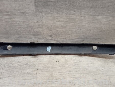 ФОТО Молдинг накладка переднього бампера права для BMW 1-Series (все года выпуска) Киев