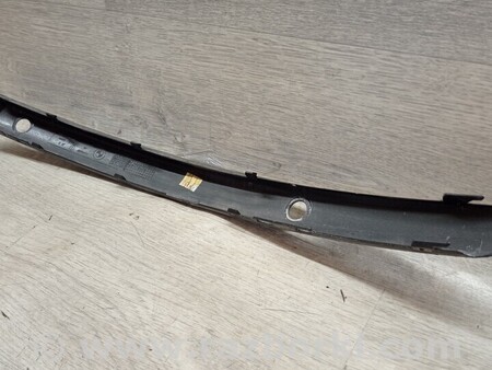 ФОТО Накладка переднього бампера права для BMW 1-Series (все года выпуска) Киев