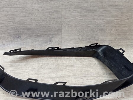 ФОТО Накладка рамка решітки переднього бампера права для BMW 1-Series (все года выпуска) Киев