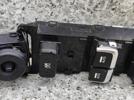 ФОТО Панель управления стеклоподемниками зеркаламы для KIA Carens 4 (2013-2019) Киев