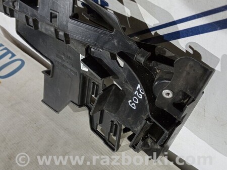 ФОТО Кронштейн замку передніх правих дверей для Ford Fiesta Mk7 (2017-...) Киев