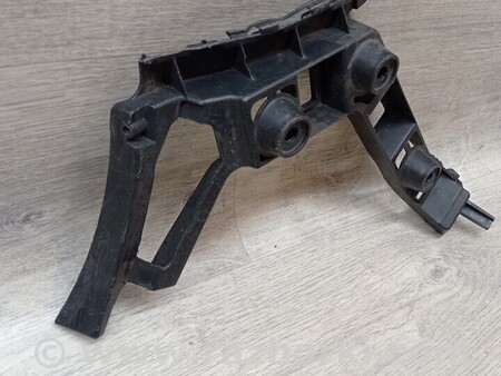 ФОТО Кронштейн кріплення направляюча заднього бампера правий для Volkswagen Golf VI Mk6 (10.2008-03.2016) Киев