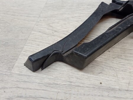 ФОТО Кронштейн кріплення направляюча заднього бампера правий для Volkswagen Golf VI Mk6 (10.2008-03.2016) Киев