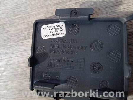 ФОТО Заглушка бампера буксировочного крюка задняя для Volkswagen Golf VII Mk7 (08.2012-...) Киев