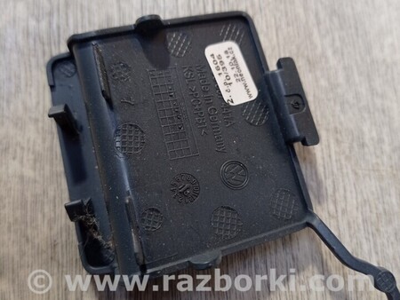 ФОТО Заглушка бампера буксировочного крюка задняя для Volkswagen Golf VII Mk7 (08.2012-...) Киев