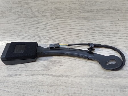 ФОТО Застьожка ременя безопасности переднего правого для Volkswagen Golf VII Mk7 (08.2012-...) Киев