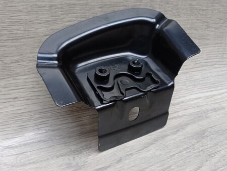 ФОТО Кронштейн Крепление Направляющая крыла заднего для Volkswagen Golf VII Mk7 (08.2012-...) Киев