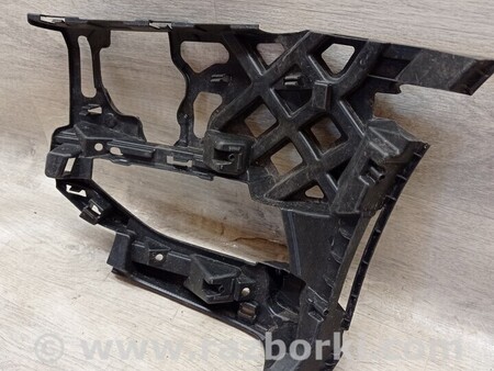 ФОТО Кронштейн кріплення башмак опора направляюча переднього бампера для Volkswagen Golf VII Mk7 (08.2012-...) Киев