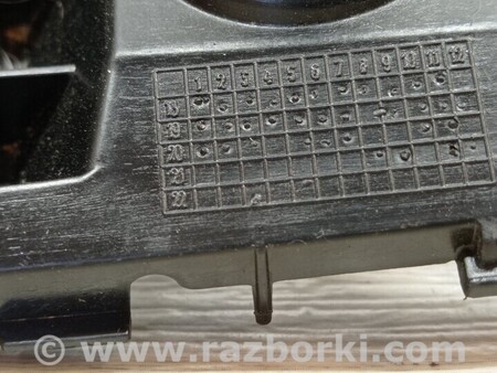 ФОТО Кронштейн кріплення направляюча заднього бампера правий для Volkswagen Golf VII Mk7 (08.2012-...) Киев