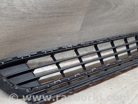 ФОТО Решетка радиатора бампера переднего нижняя для Volkswagen Golf VII Mk7 (08.2012-...) Киев
