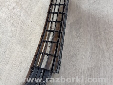 ФОТО Решетка радиатора бампера переднего центральная нижняя для Volkswagen Golf VII Mk7 (08.2012-...) Киев