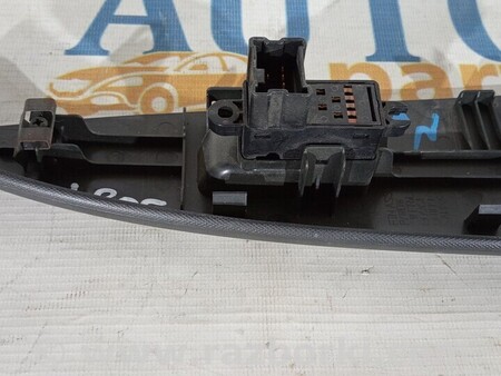 ФОТО Кнопка склопідйомника передній правий для Nissan Note E12 (2012-2019) Киев