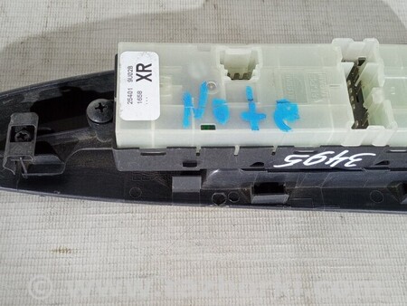 ФОТО Кнопка стеклоподъемника передней правой двери Кнопка склопідіймача для Nissan Note E12 (2012-2019) Киев