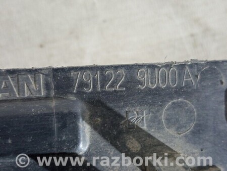 ФОТО Кронштейн заднього бампера центральний пильовик для Nissan Note E12 (2012-2019) Киев