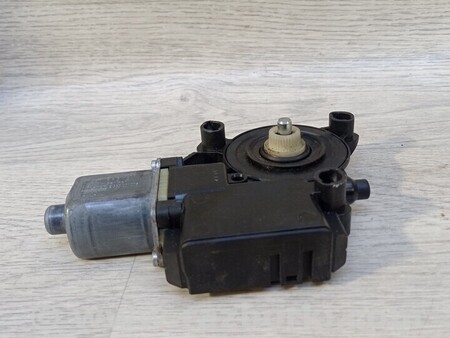 ФОТО Моторчик стеклоподйомника левых передних дверей для Volkswagen Polo Киев