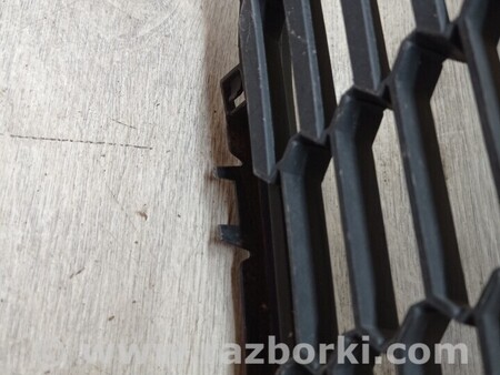 ФОТО Решетка радиатора бампера переднего центральная нижняя для Volkswagen Polo Киев