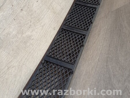 ФОТО Решетка радиатора бампера переднего центральная нижняя для Volkswagen Polo Киев