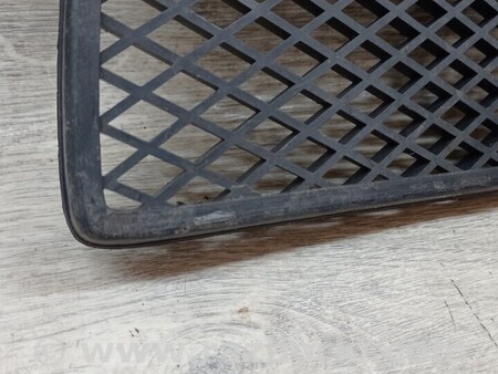 ФОТО Решетка радиатора бампера переднего центральная нижняя для Volkswagen Polo Киев