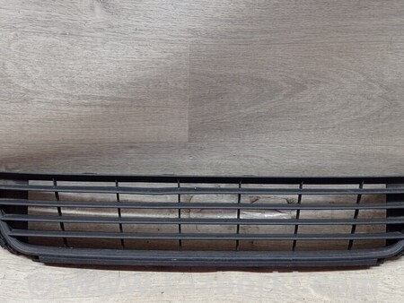 ФОТО Решетка радиатора бампера переднего центральная нижняя для Volkswagen Polo Киев