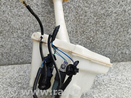 ФОТО Бачек Омывателя для Toyota Yaris (15-20) Киев