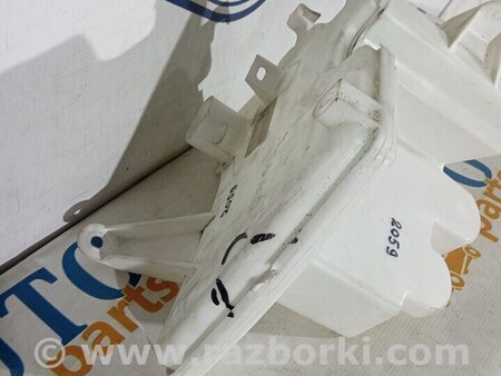 ФОТО Бачок омывателя для Toyota Yaris (15-20) Киев