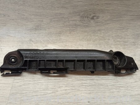 ФОТО Кронштейн кріплення направляюча переднього бампера правий для Toyota Yaris (15-20) Киев