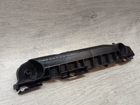 ФОТО Кронштейн кріплення направляюча переднього бампера правий для Toyota Yaris (15-20) Киев