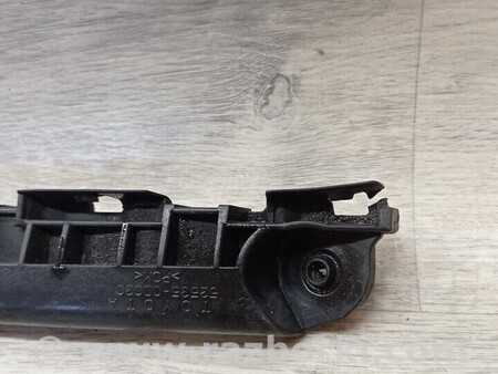 ФОТО Кронштейн кріплення направляюча переднього бампера правий для Toyota Yaris (15-20) Киев