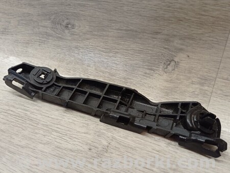 ФОТО Кронштейн кріплення направляюча переднього бампера правий для Toyota Yaris (15-20) Киев