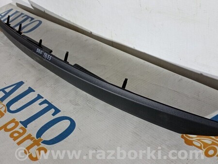 ФОТО Накладка крышки багажника для Toyota Yaris (15-20) Киев