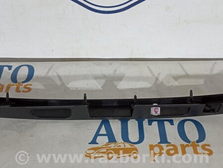 ФОТО Накладка крышки багажника для Toyota Yaris (15-20) Киев