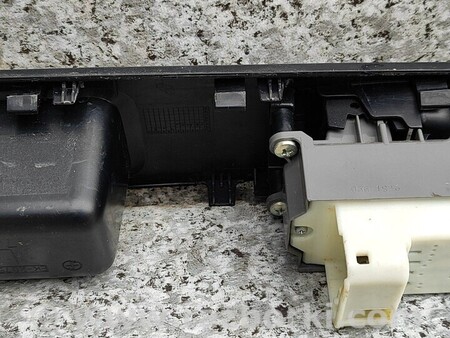 ФОТО Панель управления стеклоподьемниками для Toyota Yaris (15-20) Киев