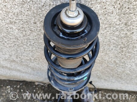 ФОТО Стойка амортизатор поворотный кулак передний Правый для Toyota Yaris (15-20) Киев