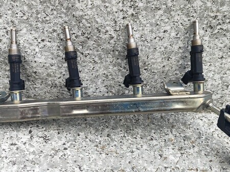 ФОТО Топливная рейка рампа форсунки для Toyota Yaris (15-20) Киев