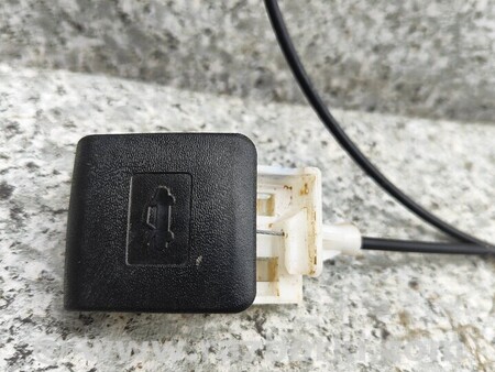 ФОТО Тросик ручка капота для Toyota Yaris (15-20) Киев