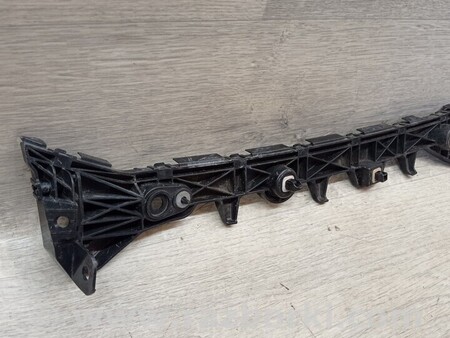 ФОТО Кронштейн кріплення направляюча заднього бампера правий Універсал для Mazda 6 GH (2008-...) Киев