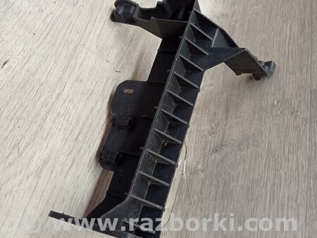 ФОТО Кронштейн кріплення направляюча заднього бампера лівий Хетчбек для Renault Megane 4 Киев