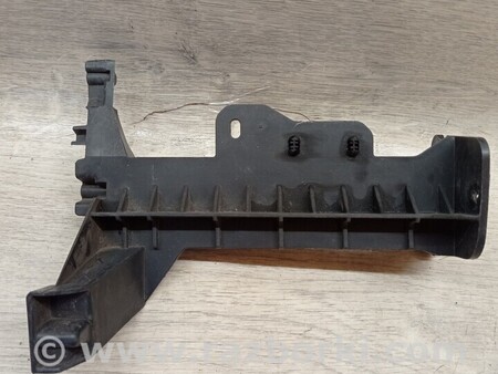 ФОТО Кронштейн кріплення направляюча заднього бампера лівий Хетчбек для Renault Megane 4 Киев