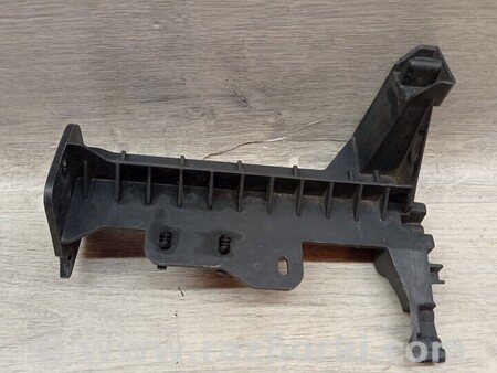 ФОТО Кронштейн кріплення направляюча заднього бампера лівий Хетчбек для Renault Megane 4 Киев