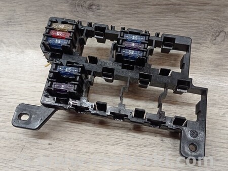 ФОТО Блок реле запобіжників кріпленням для Volkswagen T5 Transporter, Caravelle (10.2002-07.2015) Киев