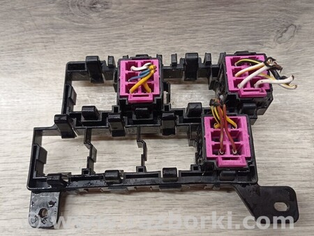 ФОТО Блок реле запобіжників кріпленням для Volkswagen T5 Transporter, Caravelle (10.2002-07.2015) Киев