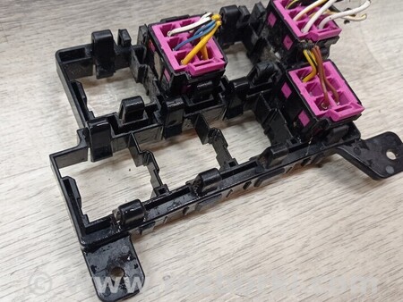 ФОТО Блок реле запобіжників кріпленням для Volkswagen T5 Transporter, Caravelle (10.2002-07.2015) Киев