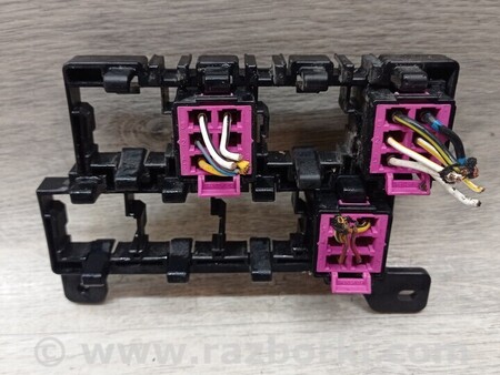 ФОТО Блок реле запобіжників кріпленням для Volkswagen T5 Transporter, Caravelle (10.2002-07.2015) Киев