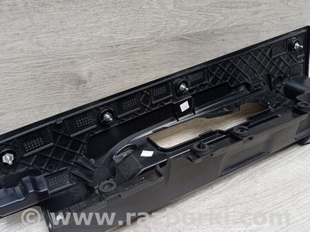 ФОТО Крепление Направляющая Кронштейн заднего фонаря левий для Renault Trafic 3 (2014-...) Киев