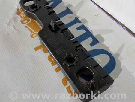 ФОТО Кронштейн пластикового порога правий для Volvo V90 Киев