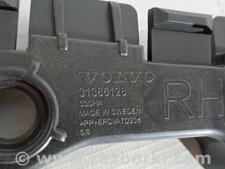 ФОТО Кронштейн пластикового порога правий для Volvo V90 Киев