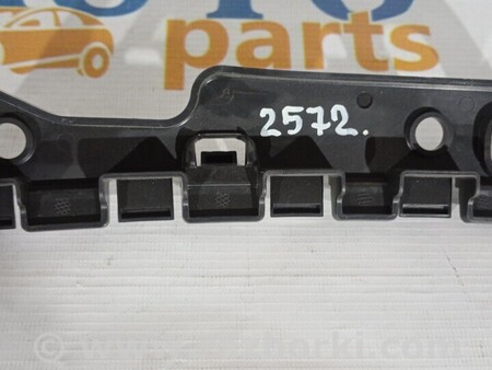 ФОТО Кронштейн пластикового порога правий для Volvo V90 Киев