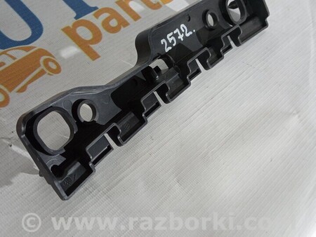 ФОТО Кронштейн пластикового порога правий для Volvo V90 Киев